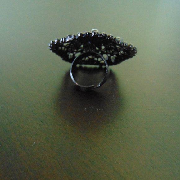 Costume Jewelry- flower ring - Picture 4 of 11